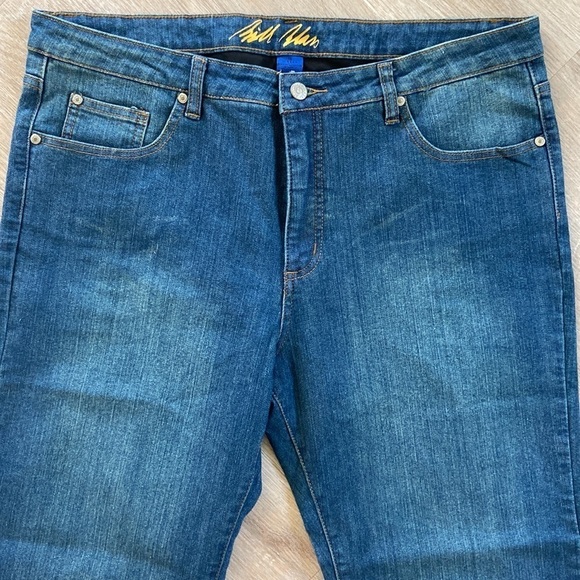 Bill Blass Stretch Boot Cut Denim Jeans Size 16 NWOT - Picture 4 of 16